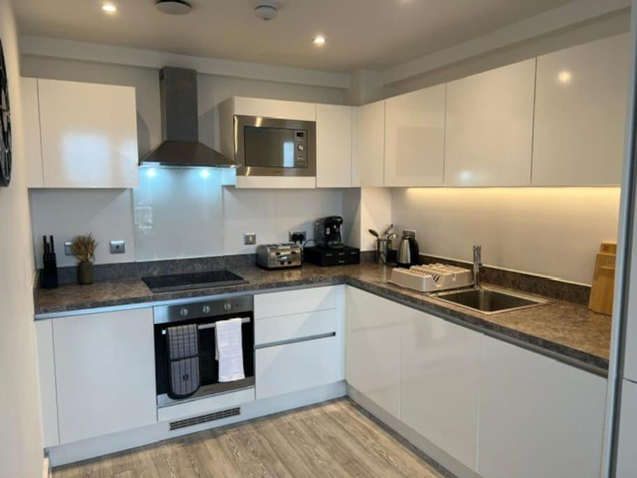 Prime Suite 2 Bedroom Apartment With Rooftop Terrace Манчестър Екстериор снимка